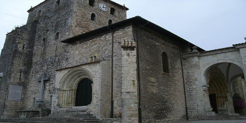 Basílica medieval de Santa María de Concejo