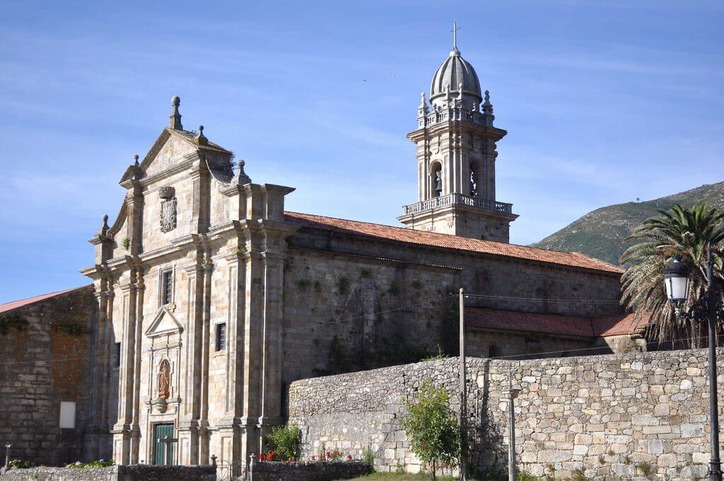 Королевский монастырь Святой Марии де Ойя/ Real Monasterio de Santa María de Oia