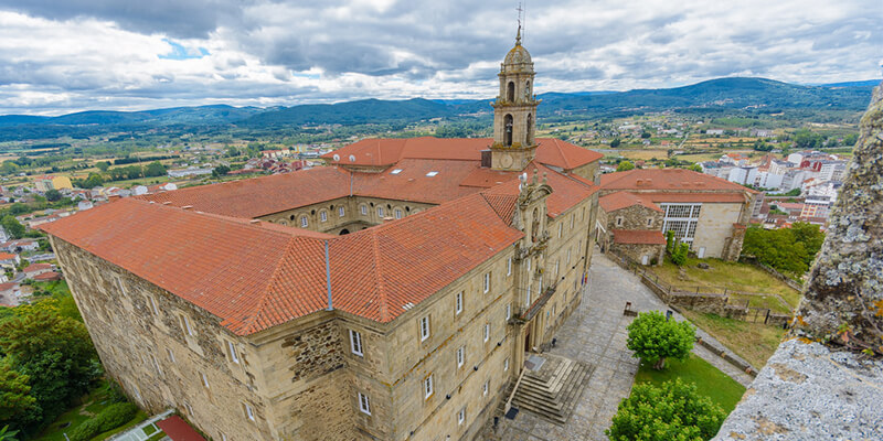 Monasterio San Vicente do Pino