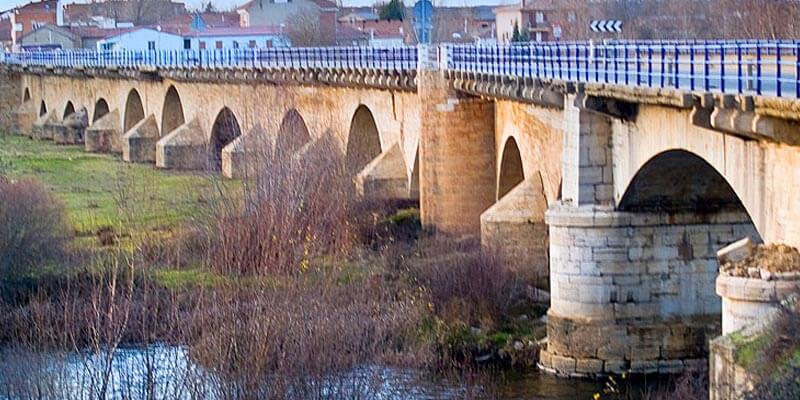 Puente sobre el río Esla