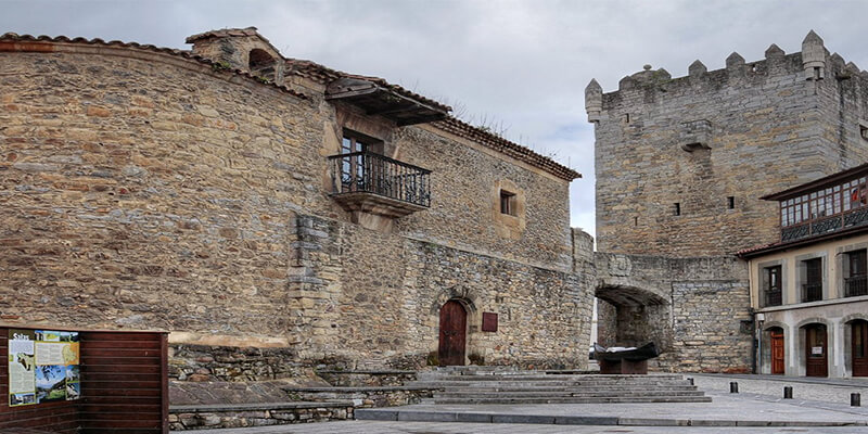 La Torre y el Palacio de Valdés
