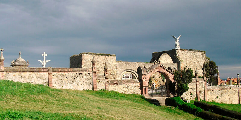 Fachada del cementerio