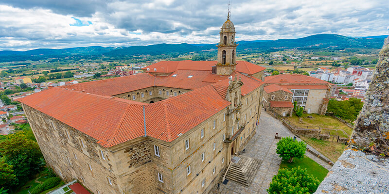 Monasterio San Vicente do Pino