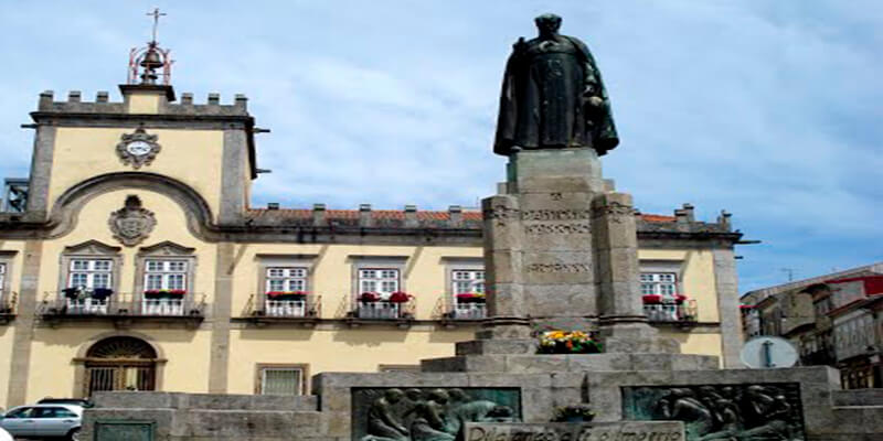 Monumento a Don Antonio Barroso