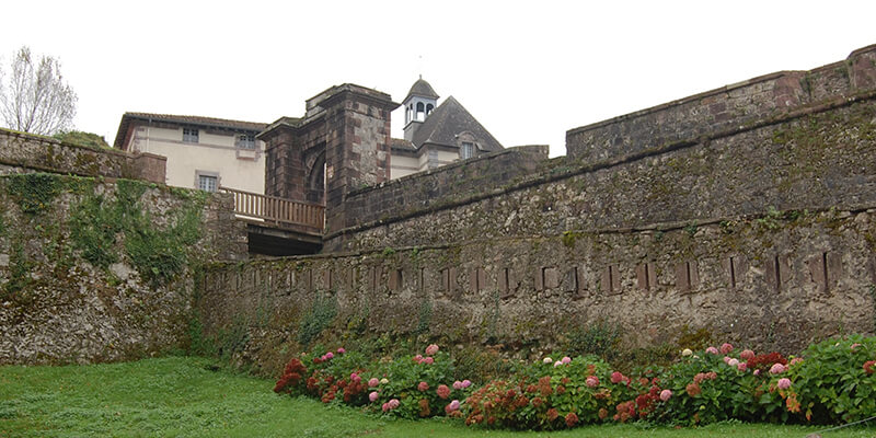 Murallas de la Zona Residencial de España