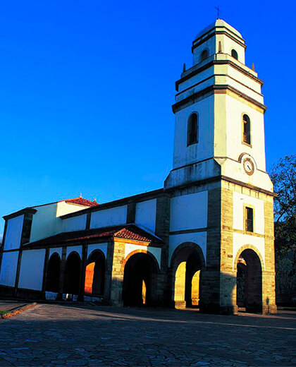Iglesia de San Martín de Luiña
